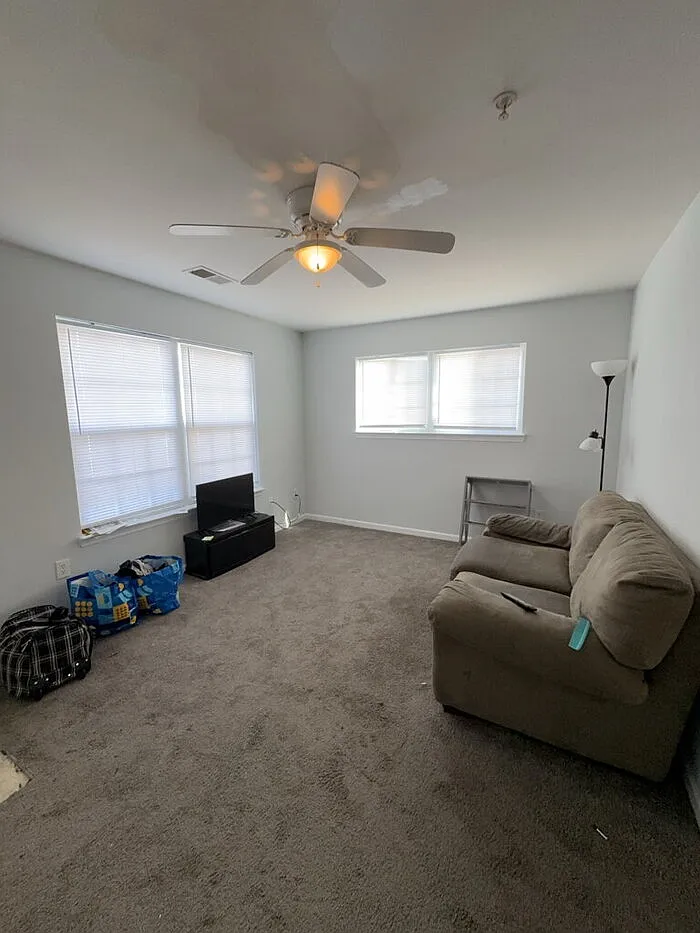 Building Photo - 221 Campus Dr #4