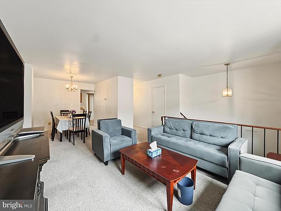 5th image of 25 Piedmont Ct