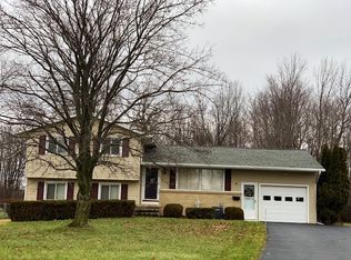 4 Sun Valley Dr, Rochester, NY 14606