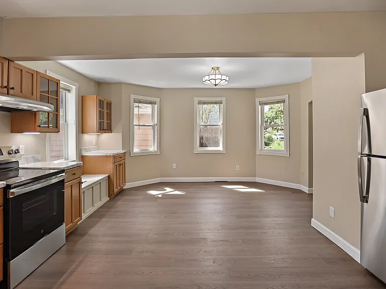 882 Raymond Ave — Photo 16
