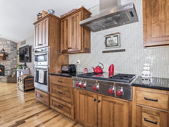 4th image of 9799 Lee Lake Rd