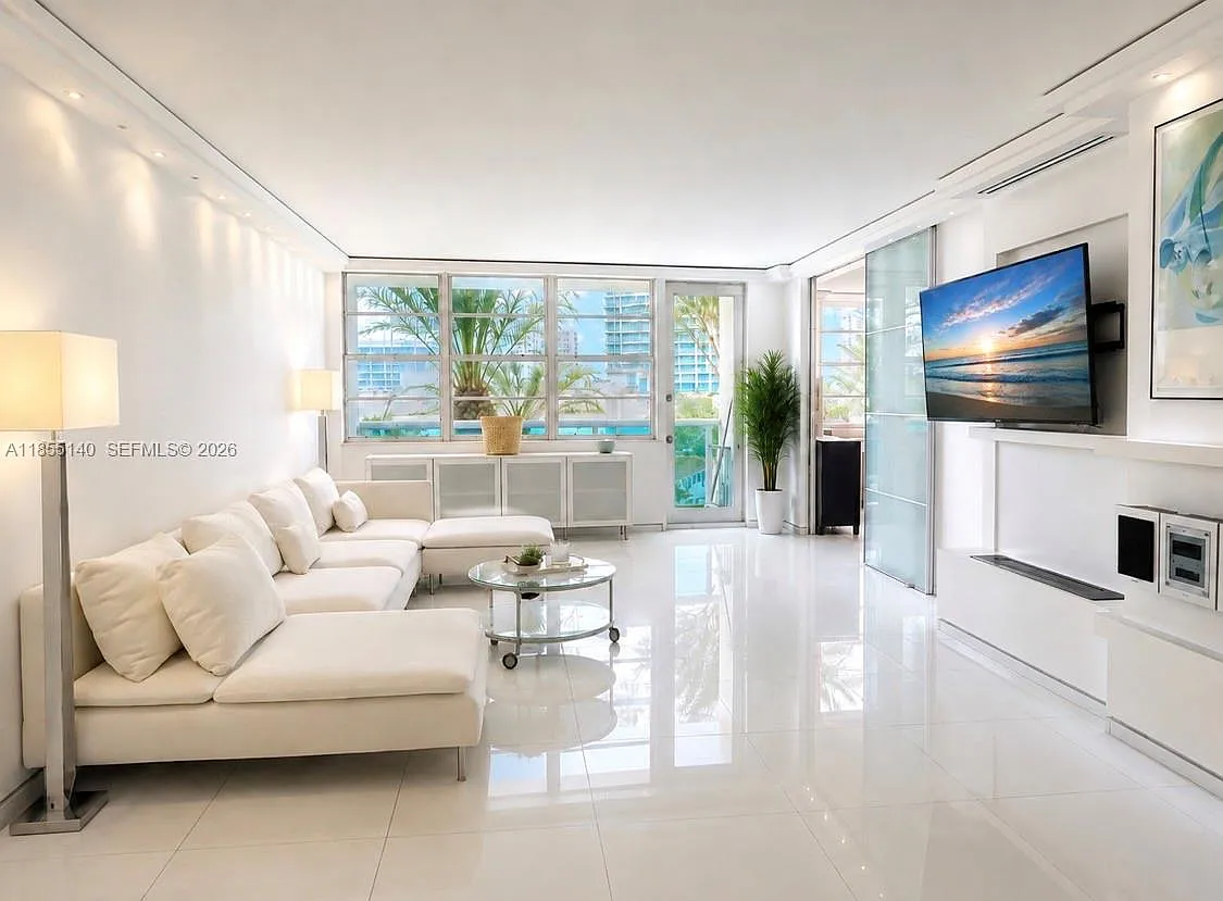 Aquasol Condo — Photo 1