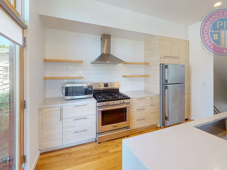 1010 SE 42nd Ave #&-4204 — Photo 6