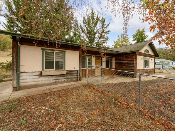 3248 Johnson St, Roseburg, OR 97470