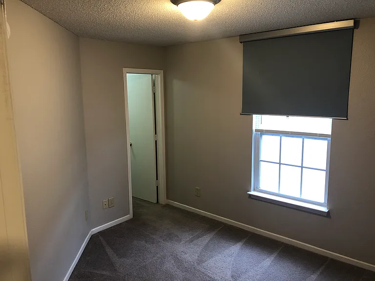 2nd Bedroom w/Walk-in Closet