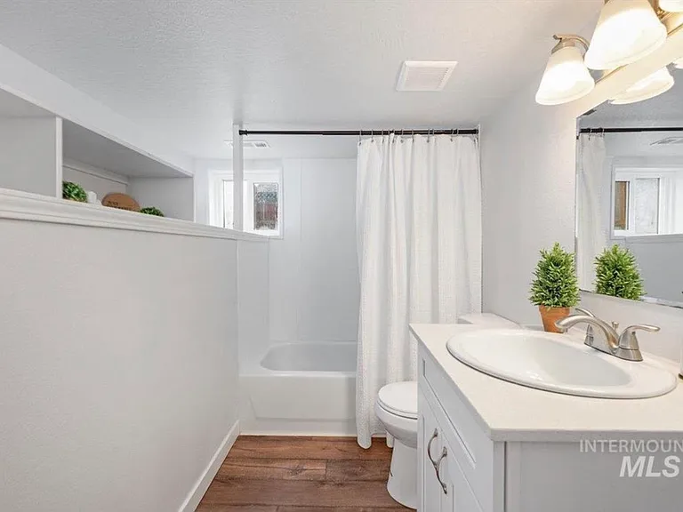 1704 Blaine St #B — Photo 9