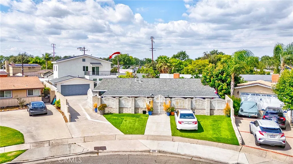 Building Photo - 525 W Woodcrest Ave
