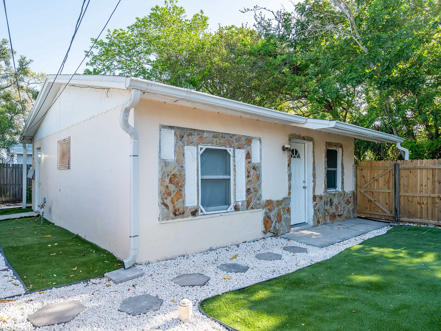 2 bed, 624 sqft, $1,700 — Photo 3