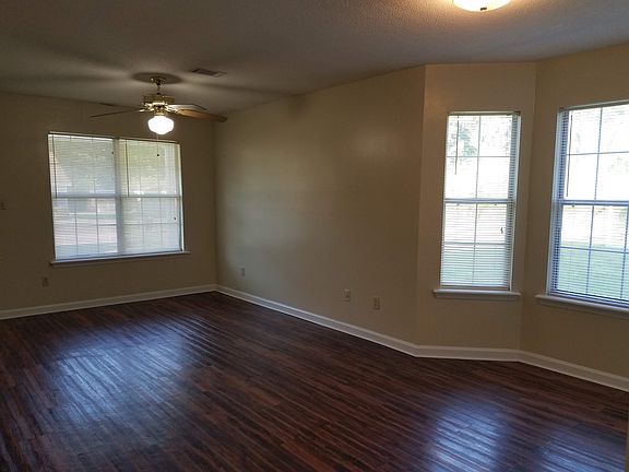 3rd image of 6122 Vinnie Dr APT B