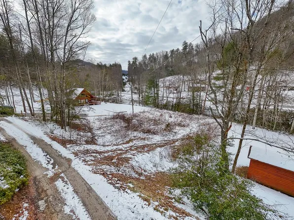 3 Riverview Dr, Robbinsville, NC 28771