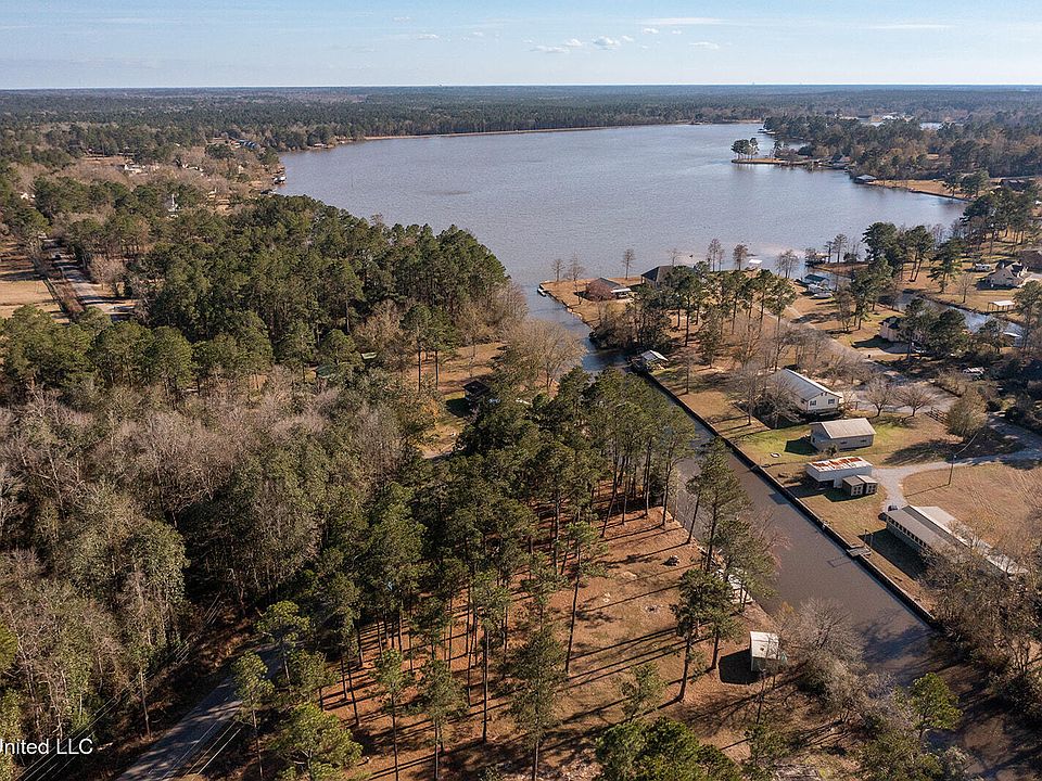1st image of 554 Lakeside Dr