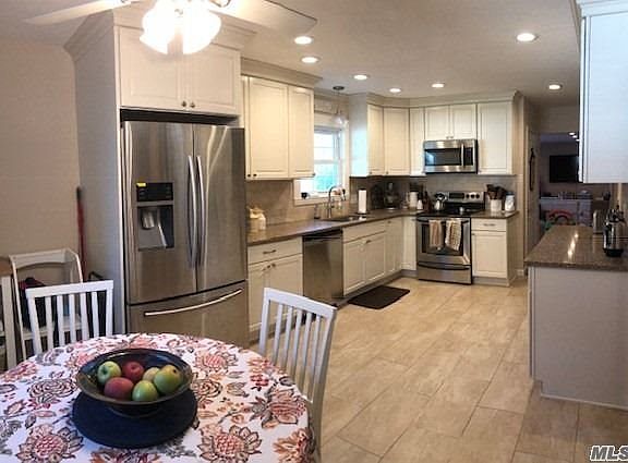 2nd image of 7 Hartwell Dr
