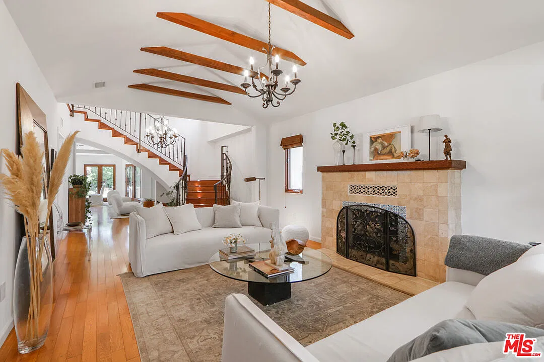 3 bed, 3.0 bath, 2491 sqft, $9,500 — Photo 3