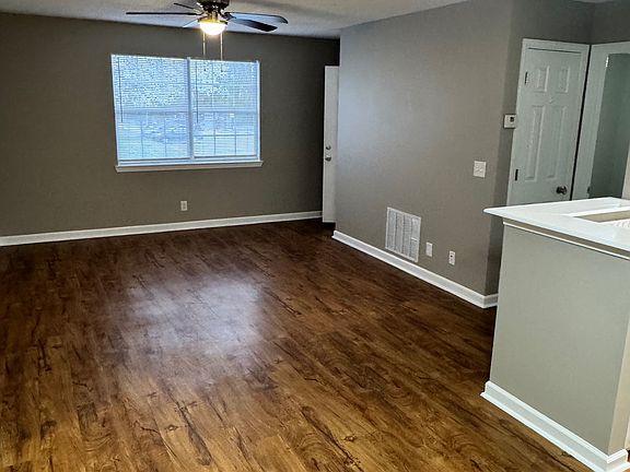 4th image of 708 W Hawthorne St #1