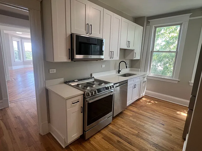 3100 N Western Ave — Photo 5