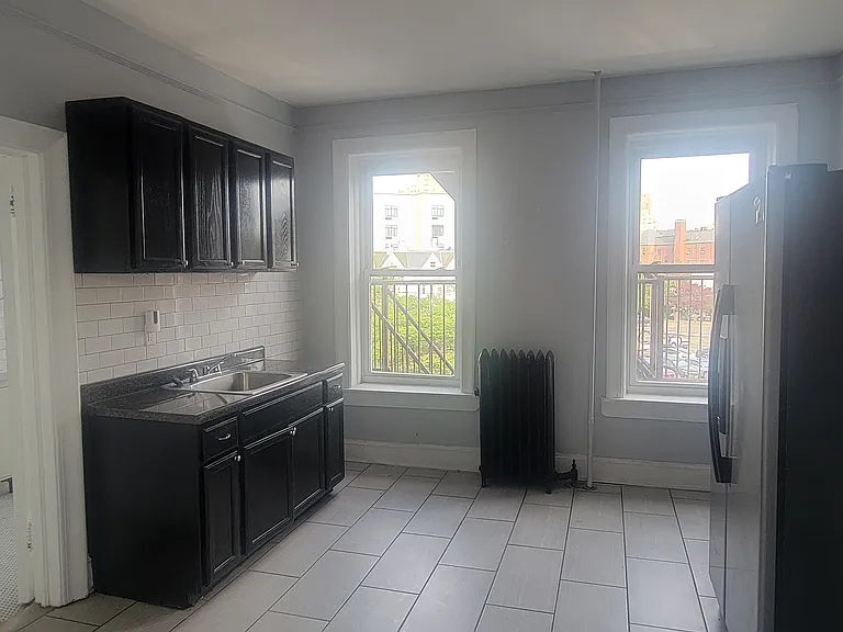 692 Bergen Ave #3 — Photo 6