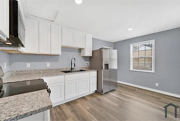 203 N Plymouth Rd NW — Photo 18