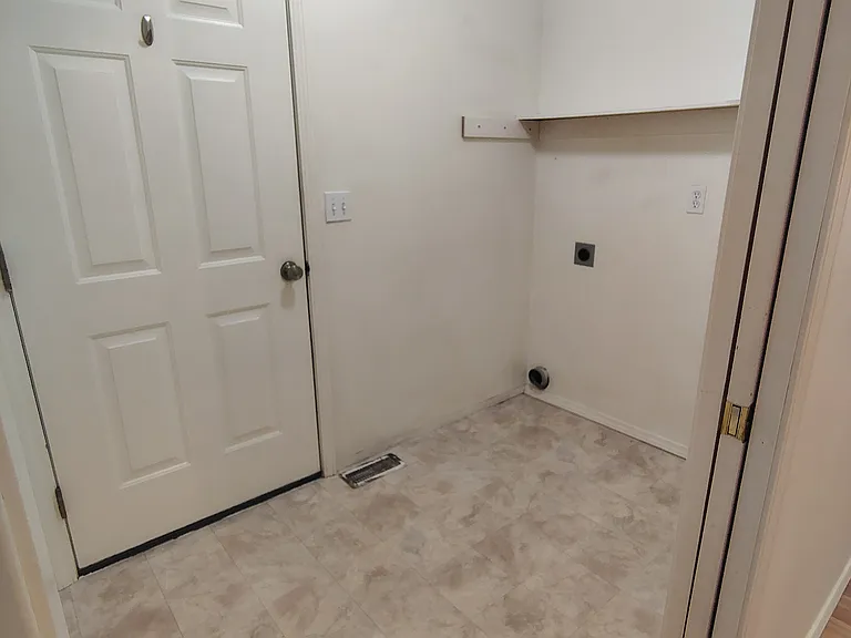 Utility Room-Washer & Dryer Hook-ups