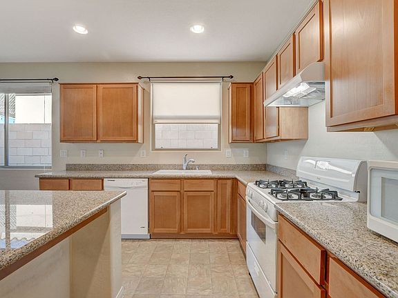 4th image of 484 Punto Vallata Dr