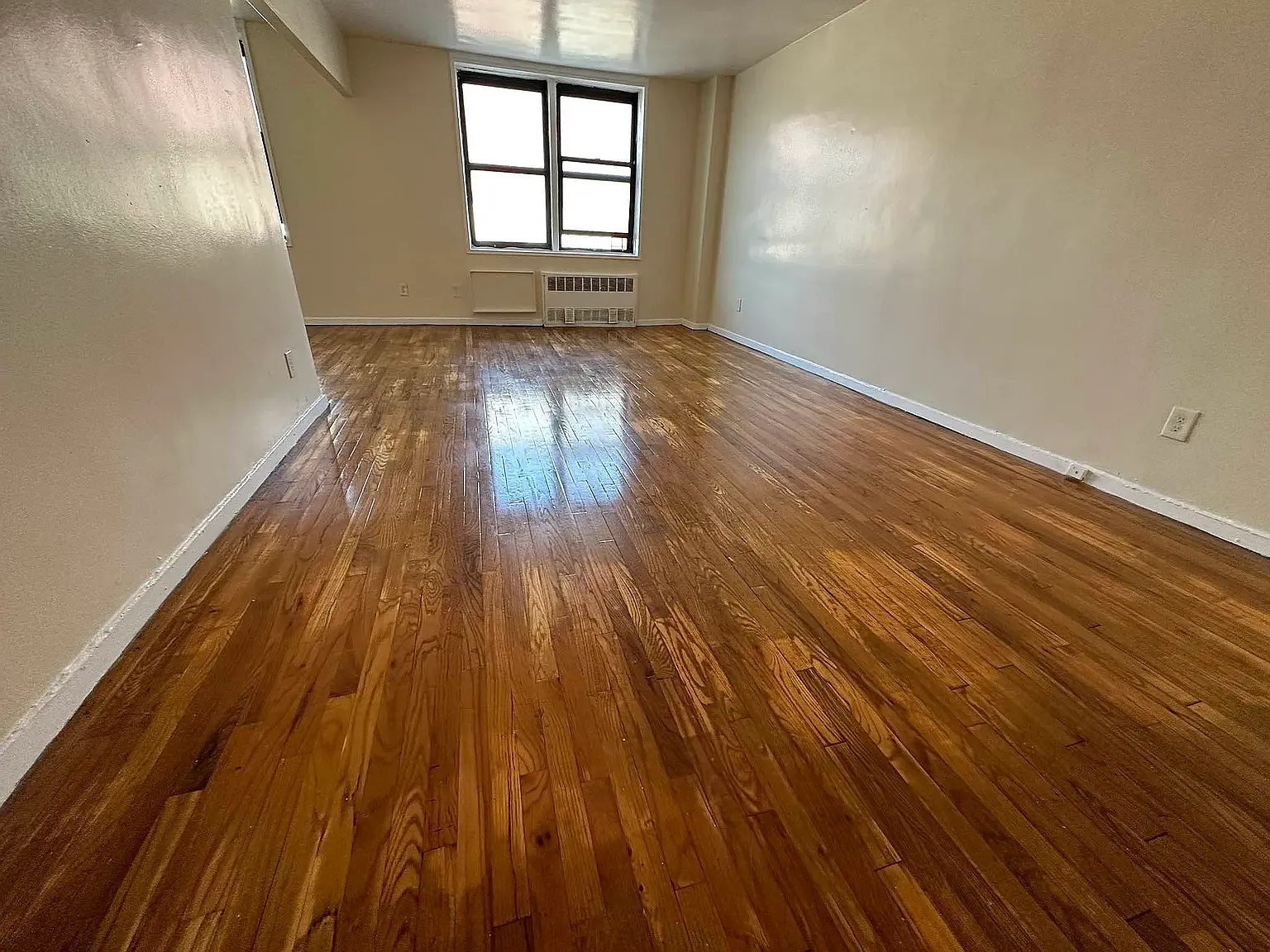 6645 Broadway — Photo 2