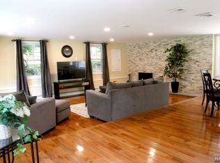 316 Forest Rd, Mahwah, NJ 07430