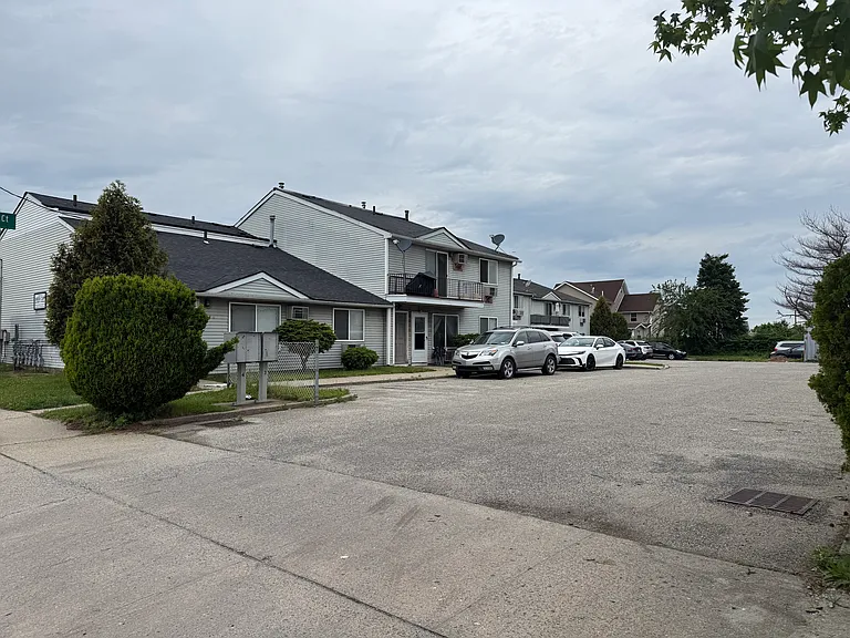 15 Davidson Ct #1 — Photo 2