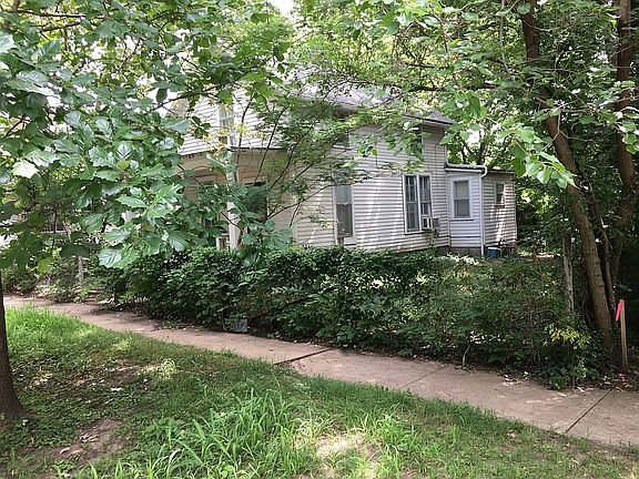 736 Conn St in summer
