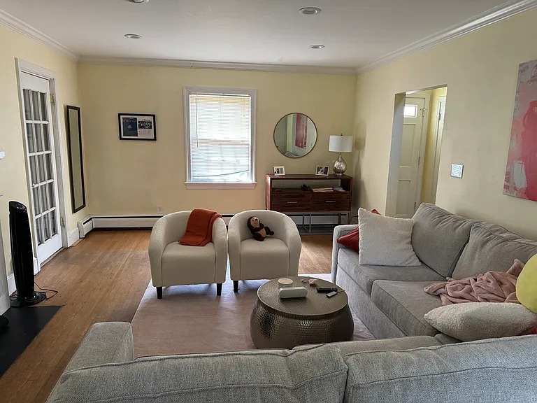 Living Room (FP on Left)