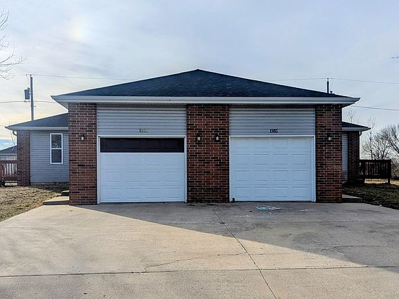 5th image of 2025/2035 Maple Tree Lane