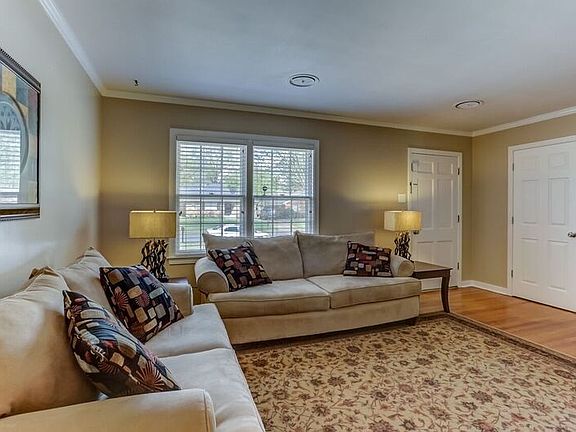 4th image of 1581 Estate Dr