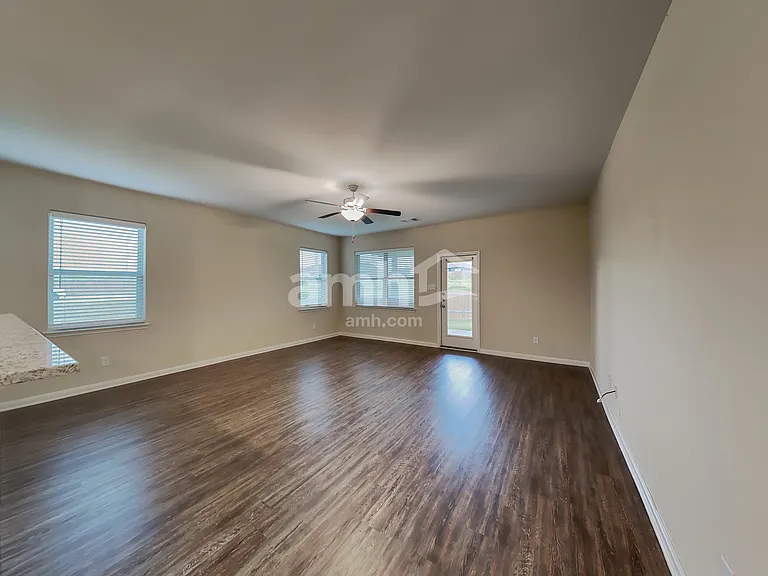 724 Lansman Trl — Photo 6