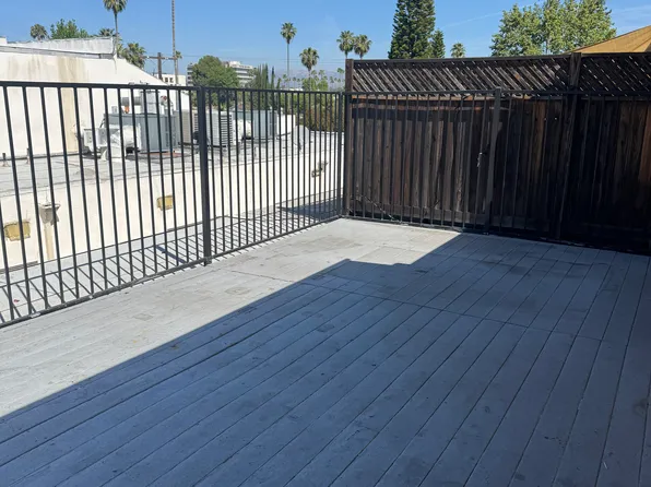 15119 Burbank Blvd APT 22, Van Nuys, CA 91411