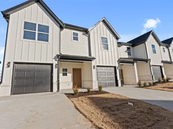 1718 Cuppett Cir, Pea Ridge, AR 72751