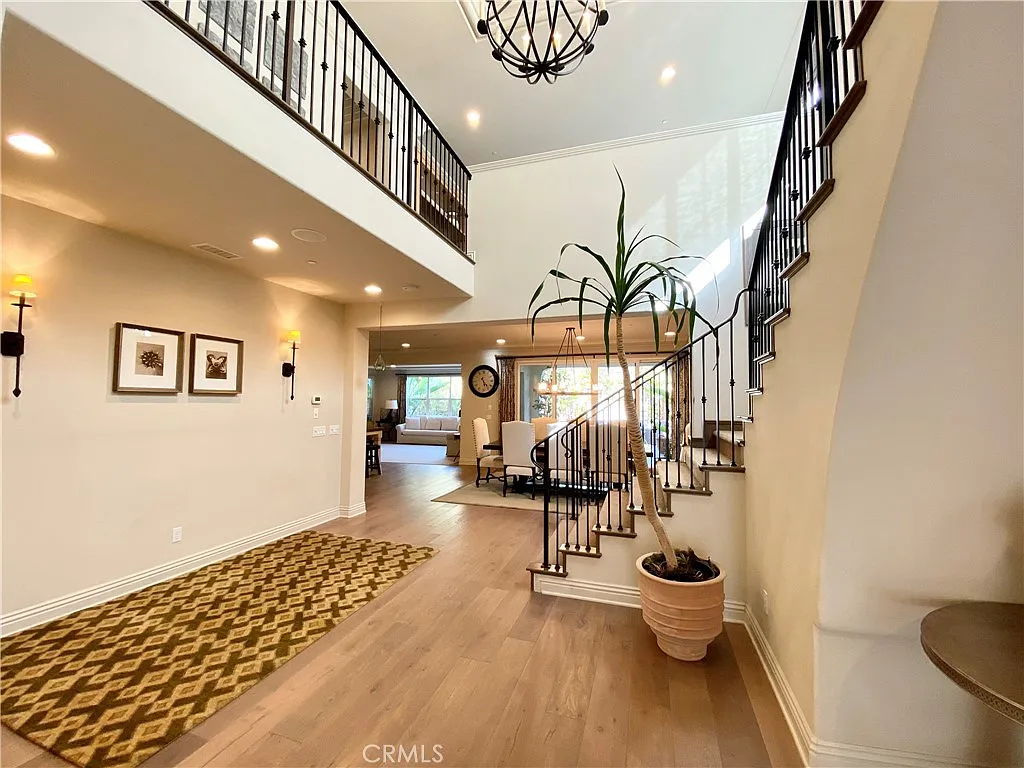4 bed, 4.5 bath, 3940 sqft, $7,500 — Photo 2