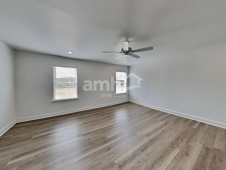116 Punderson Dr — Photo 8