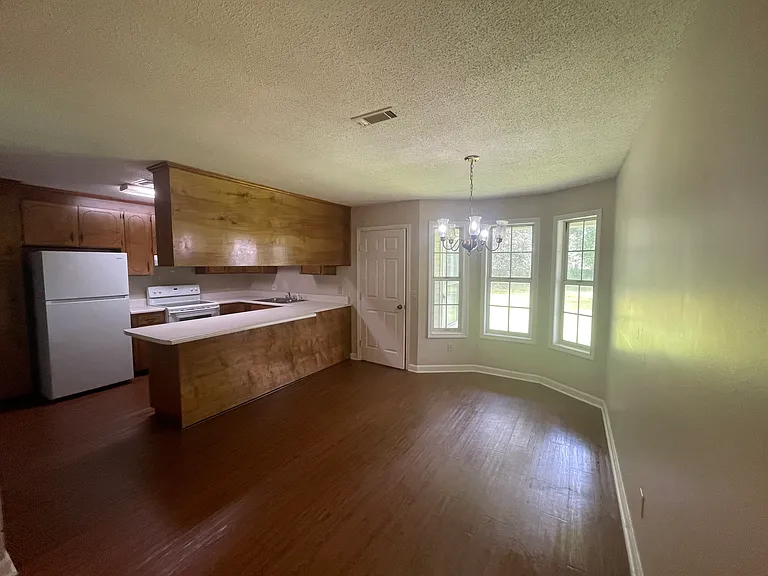 106 Boyce Rd — Photo 3