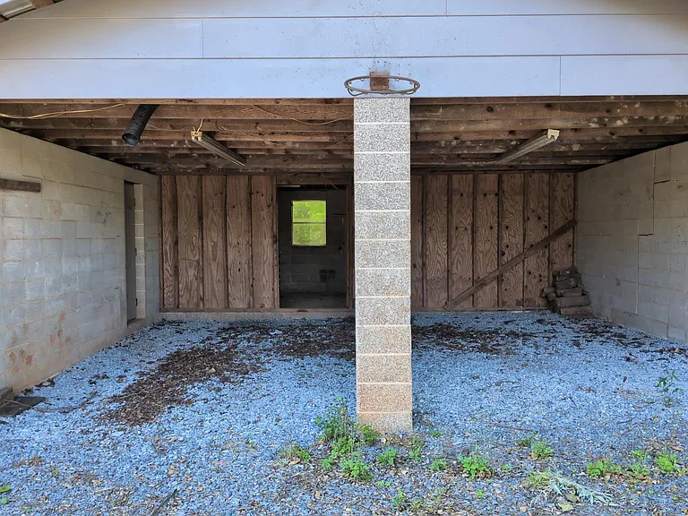 204 Barker St — Photo 9