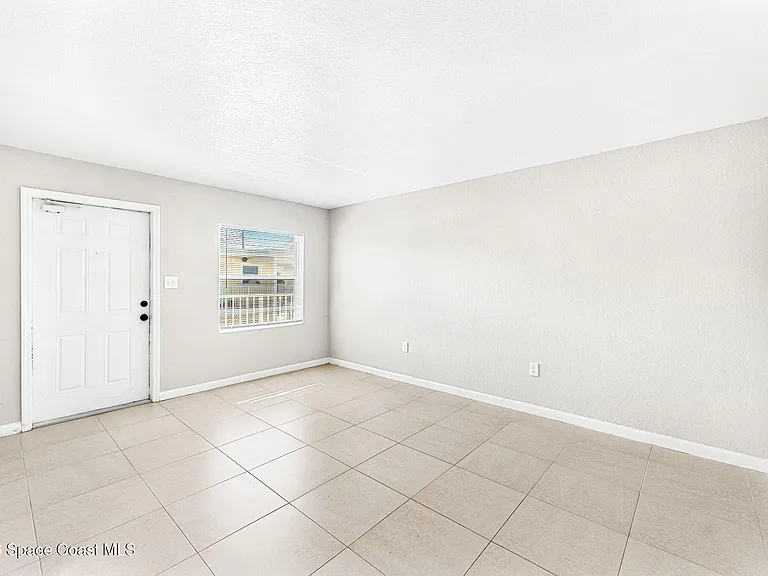 130 Roosevelt Ave #204 — Photo 2