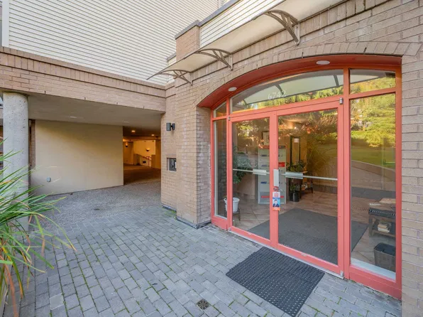6742 Station Hill Ct #413, Burnaby, BC V3N 4V2