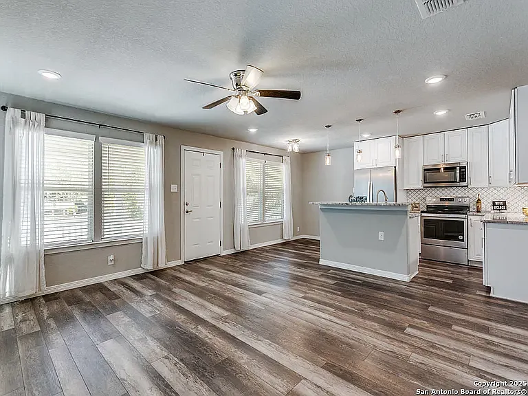 458 Seele St — Photo 6