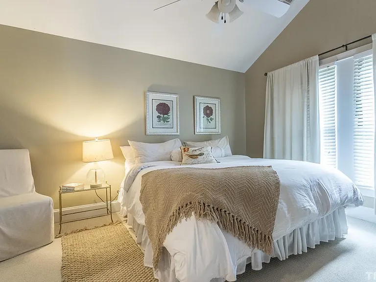 Upstairs Bedroom 2 with Private Bathroom