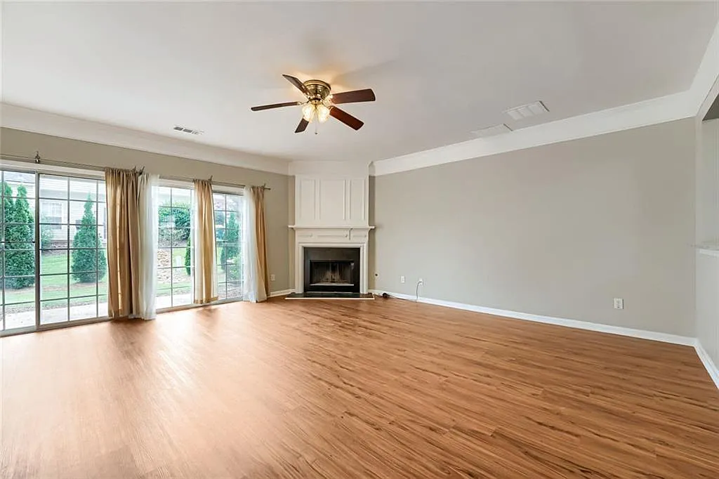 3 bed, 2.5 bath, 1428 sqft, $2,100 — Photo 4