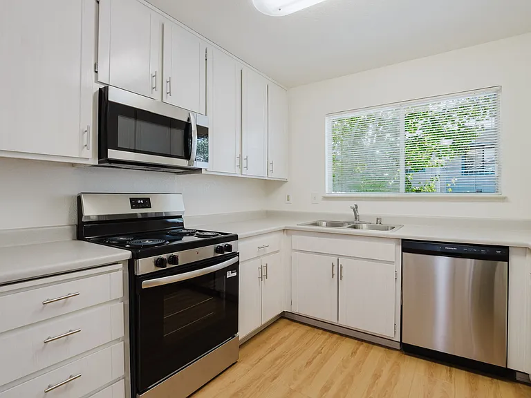 Parkwood Court Apartments — Photo 39