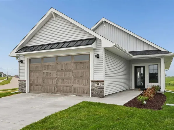 791 Clover Hill Dr, North Liberty, IA 52317