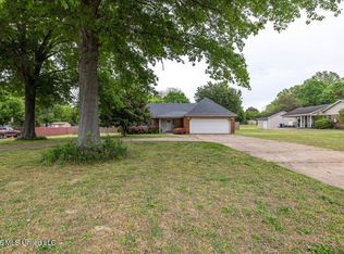 5446 Ridgetop Dr, Horn Lake, MS 38637