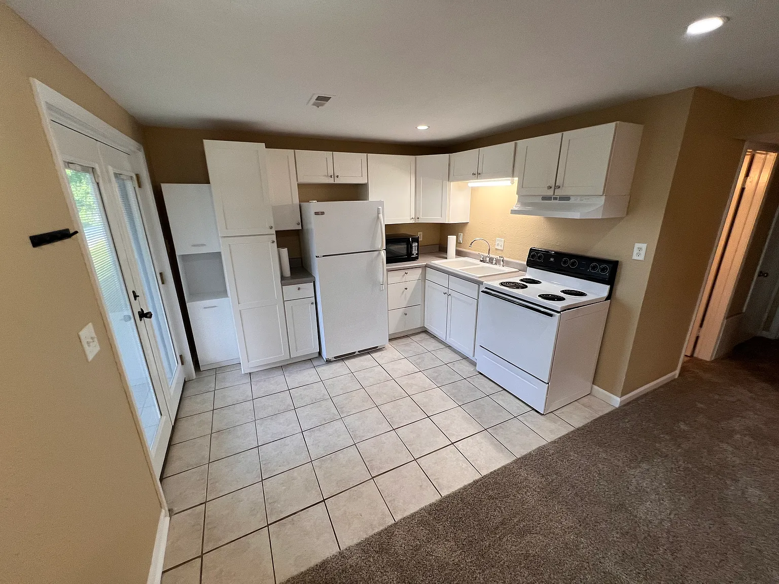 2 bed, $900 — Photo 3