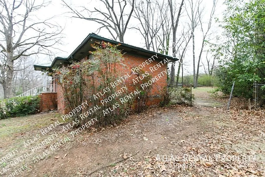 Move-In Ready Gem with Bonus Room & Attached Garage! — Photo 3