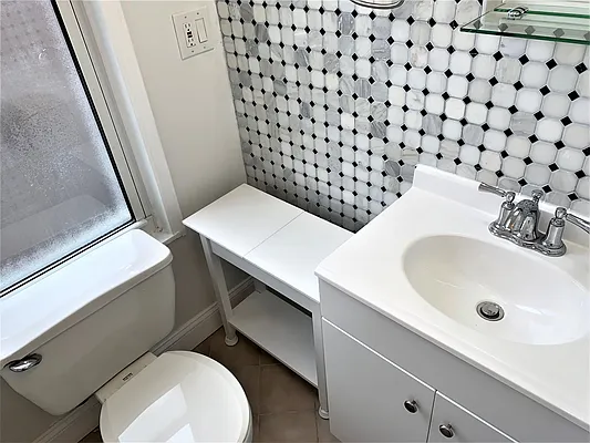 Rented by RealTegrity NY LLC | media 19