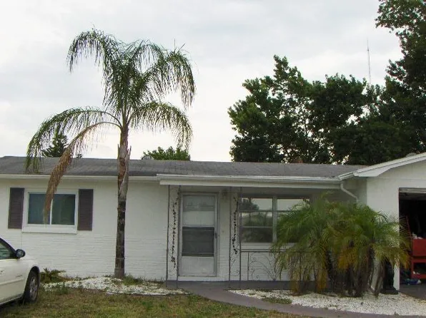 1345 Viking Dr, Holiday, FL 34691