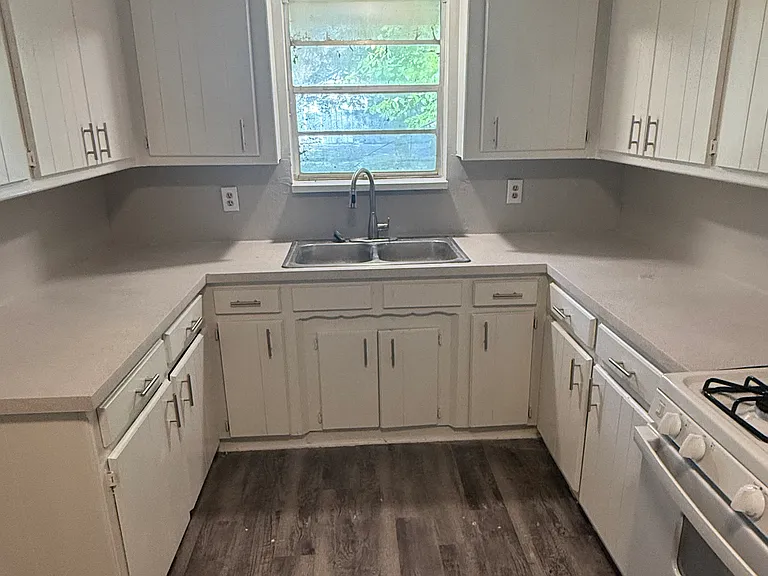 1220 N Purdue Ave — Photo 1